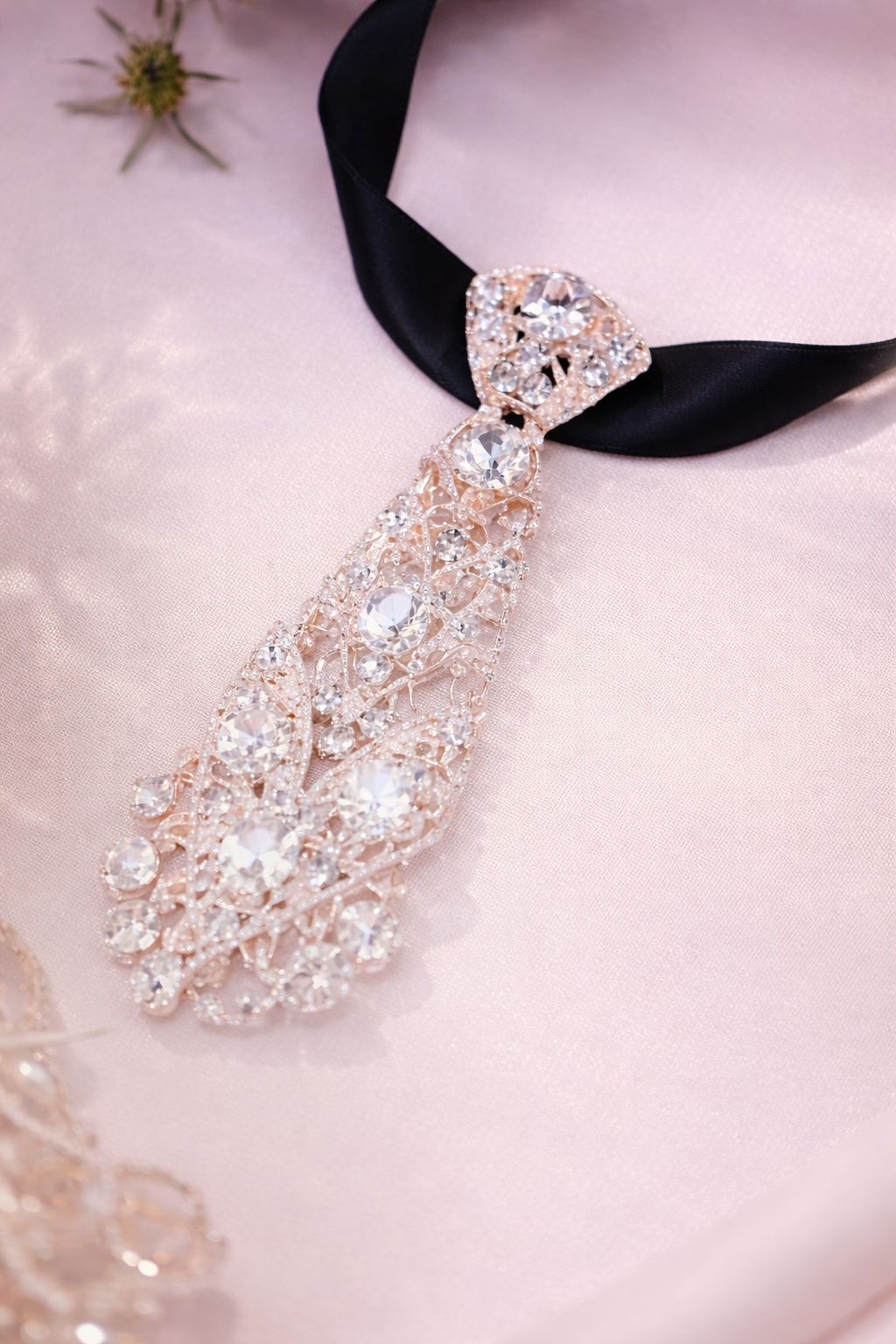 Royal crystal necktie