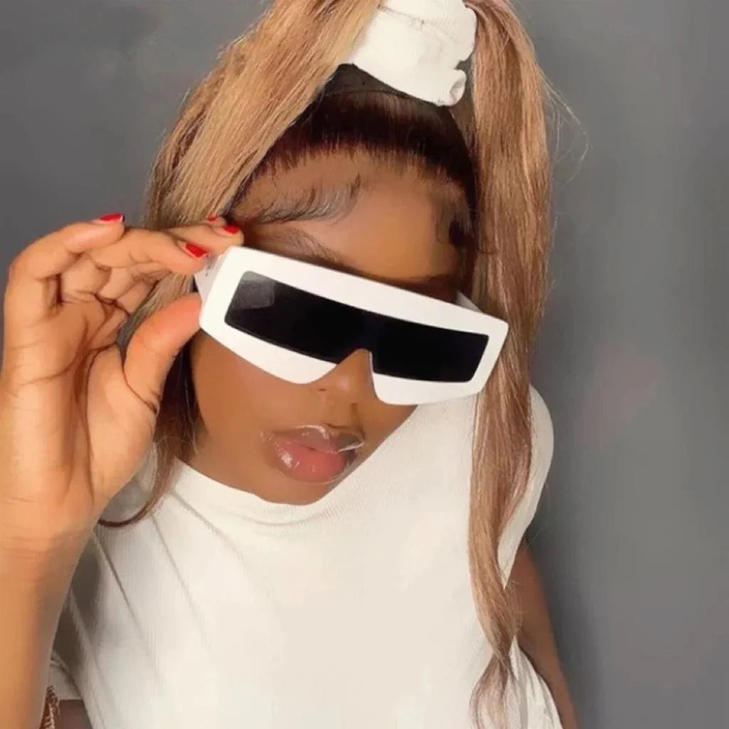 Person wearing a white outfit 